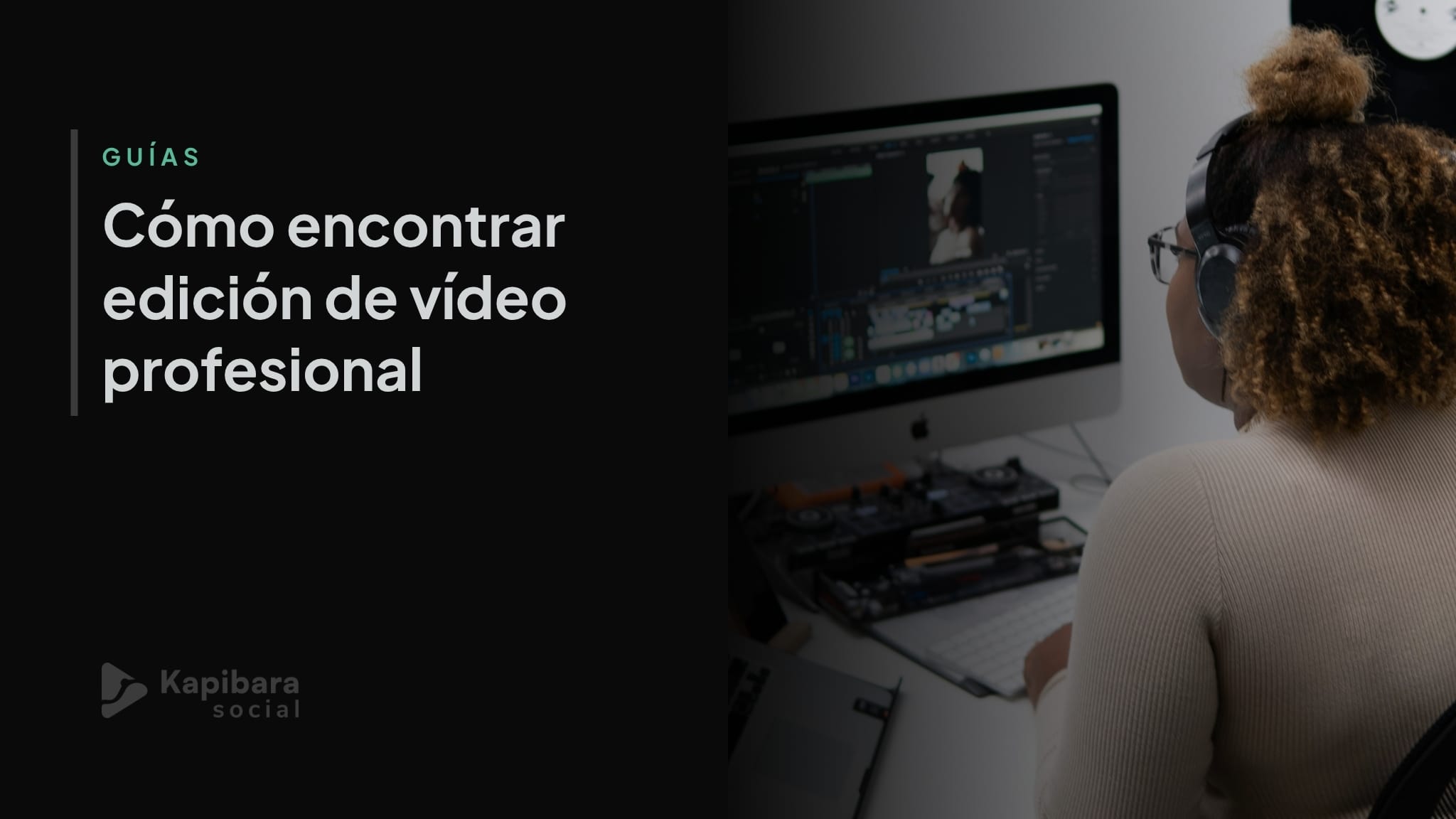 Editora de vídeo trabajando en un ordenador con software de edición abierto.